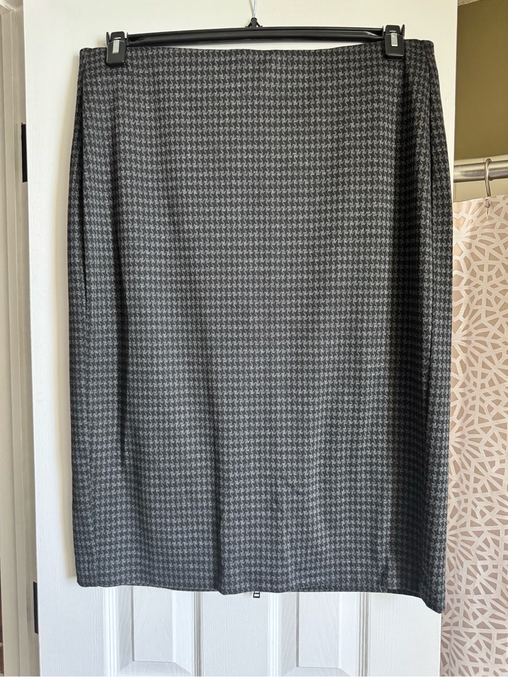 Lane Bryant Black and Gray Houndstooth Midi Pencil Skirt with Back Zipper Detail
